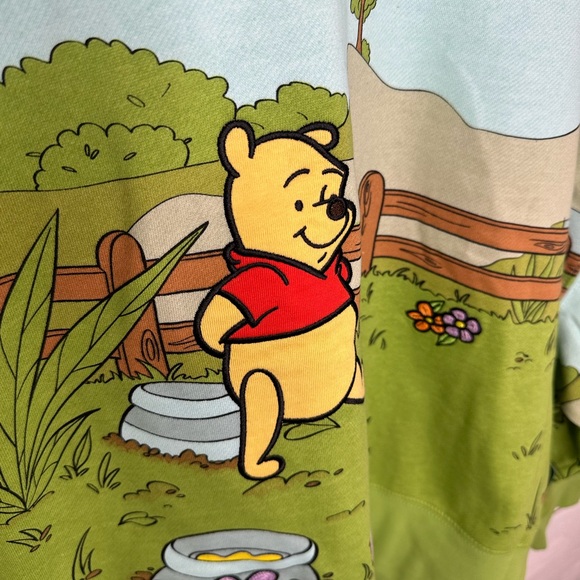 Disney Parks 2024 Winnie The Pooh Graphic Sweatshirt Medium - Picture 4 of 9